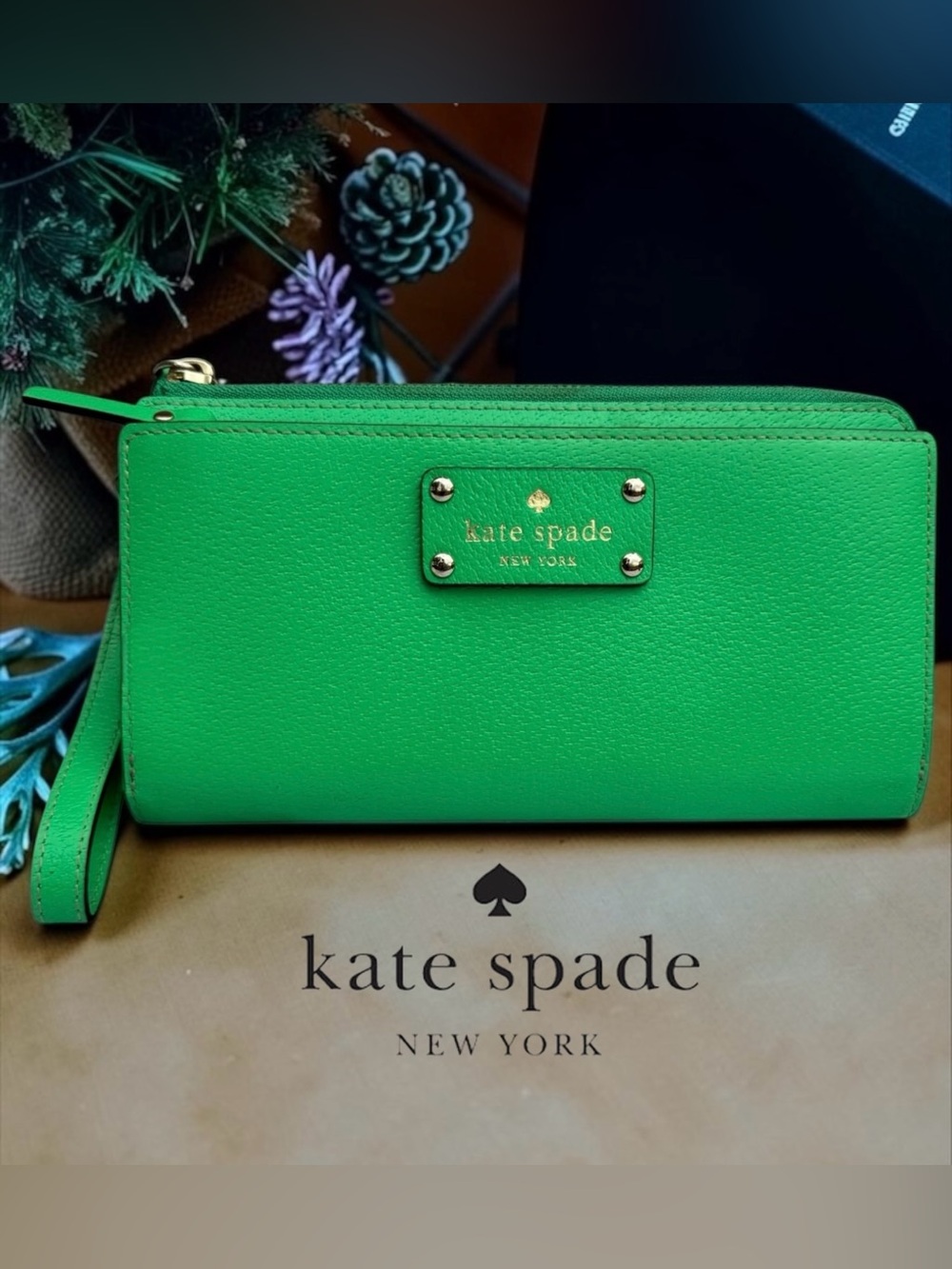 Kate Spade New York Wellesley Neda Pebbled Leather Wristlet Wallet in Bud Green
